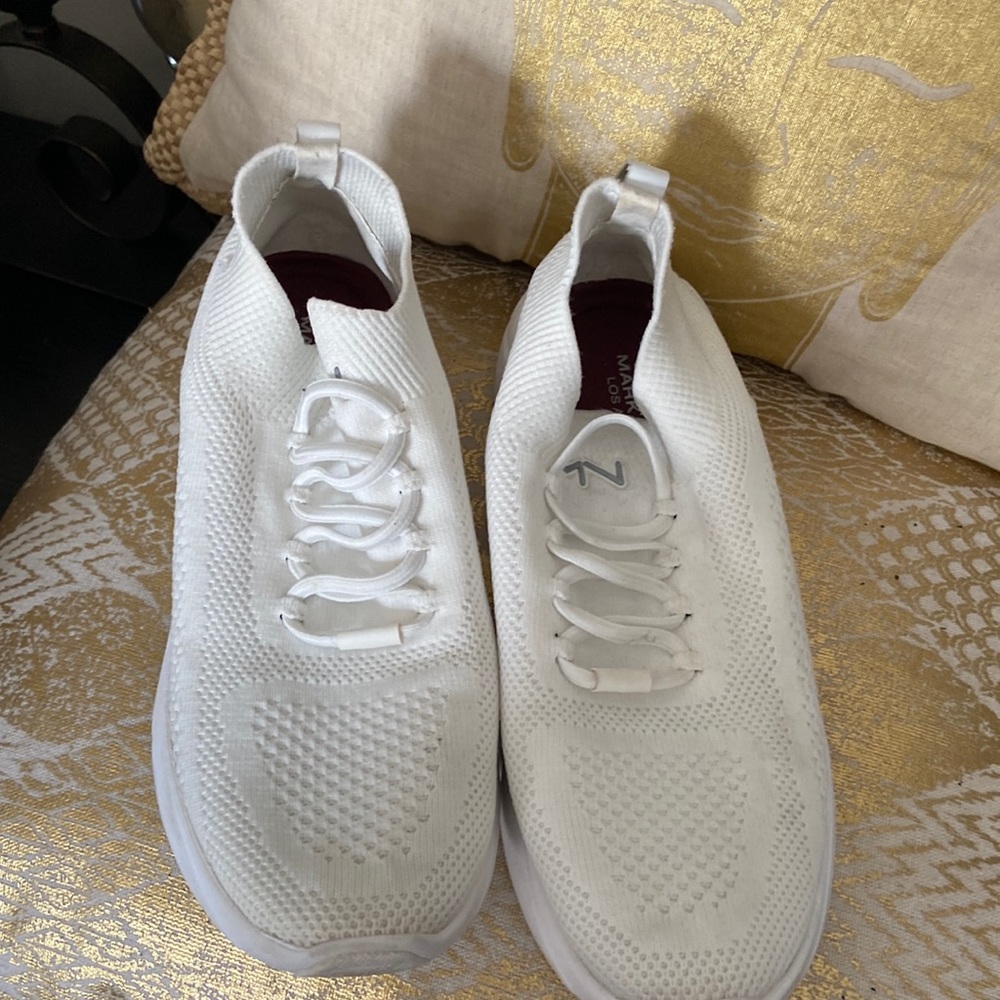 White sock sneaker size 7